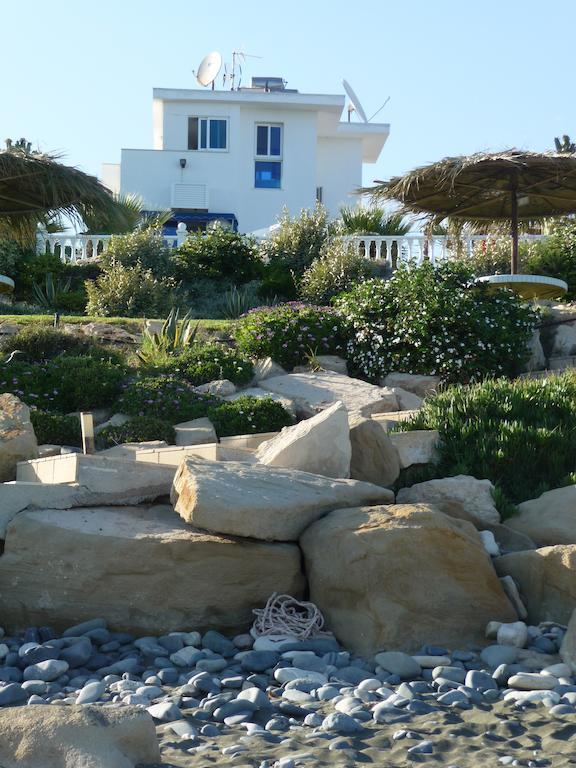 Zygi Beachfront Villa Buitenkant foto