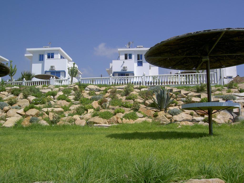 Zygi Beachfront Villa Buitenkant foto